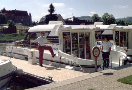 Besprechung am Boot.