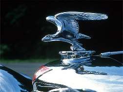 Eine der Kühlerfiguren Alvis: Alvis Silberner Adler