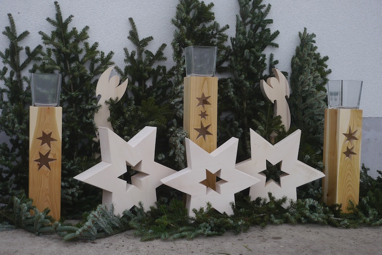 Holzarbeiten, Holzsterne, Holzsäulen - am Weihnachtsmarkt Ganterschwil