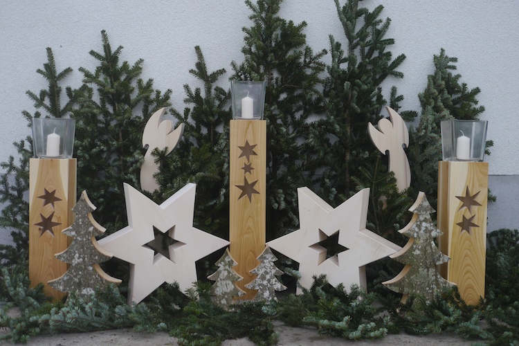 Holzarbeiten, Holzsterne, Holzsäulen, Holzengel, Holztannen - am Weihnachtsmarkt Ganterschwil