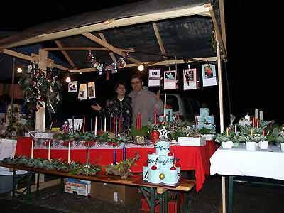 Daniela und ich, stolz über unseren ersten Stand (2002)