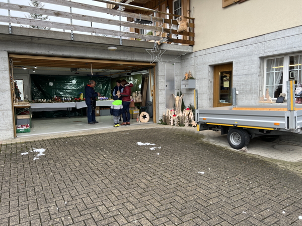 Impressionen vom Weihnachtsmarkt 2021 in der Garage Tufertschwil