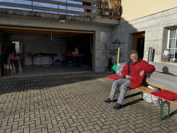 Impressionen vom Weihnachtsmarkt 2025 in unserer Garage in Tufertschwil
