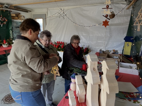Impressionen vom Weihnachtsmarkt 2025 in unserer Garage in Tufertschwil