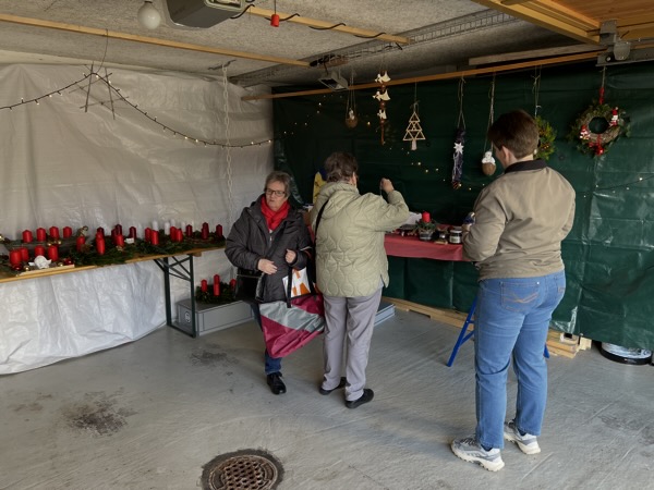 Impressionen vom Weihnachtsmarkt 2025 in unserer Garage in Tufertschwil