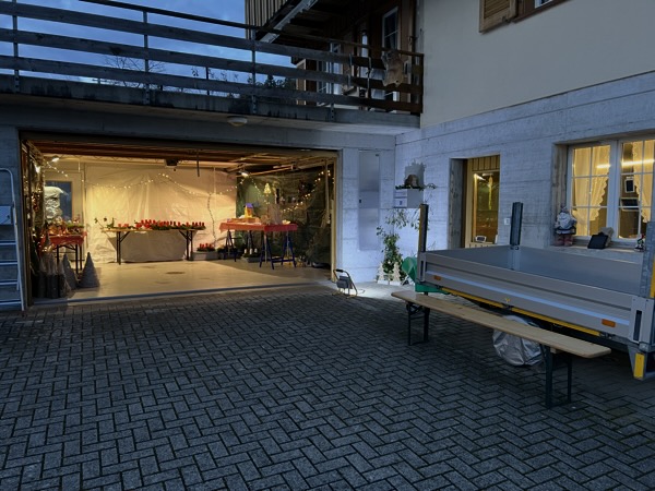 Impressionen vom Weihnachtsmarkt 2025 in unserer Garage in Tufertschwil